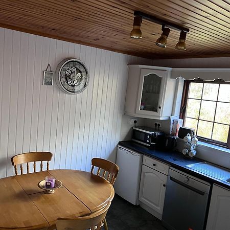 Cosy Lakeside Chalet With Option To Add Private Hot Tub Duneena Extérieur photo