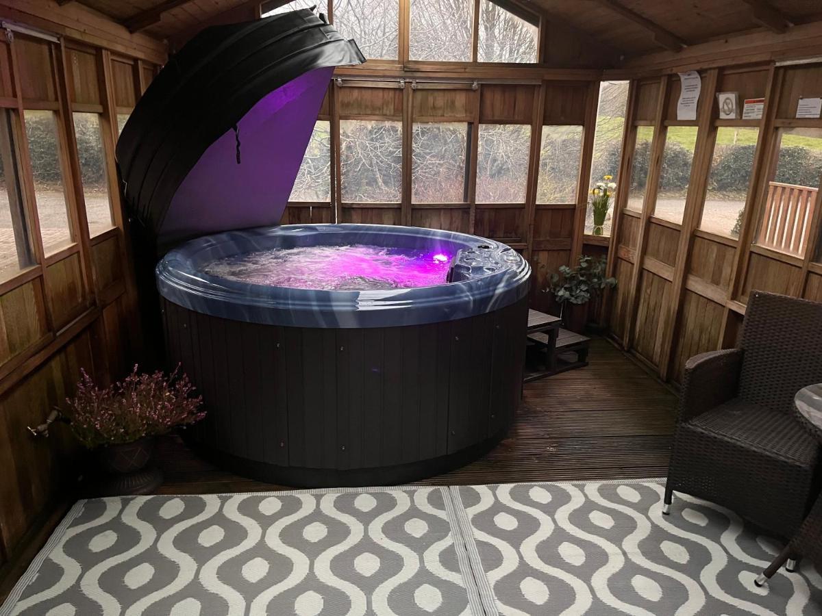 Cosy Lakeside Chalet With Option To Add Private Hot Tub Duneena Extérieur photo