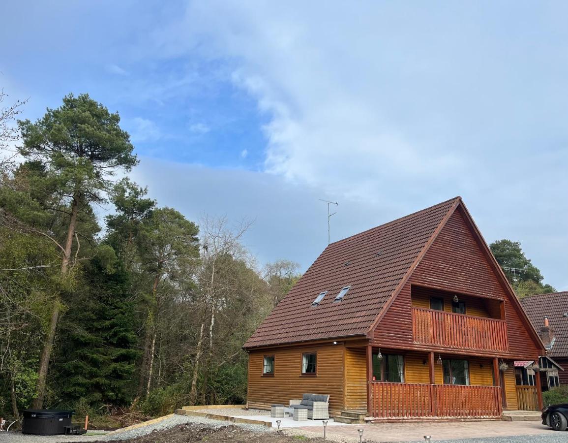 Cosy Lakeside Chalet With Option To Add Private Hot Tub Duneena Extérieur photo